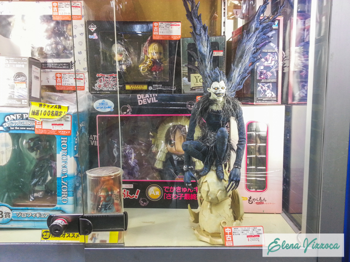 Vetrina di un negozio ad Akihabara