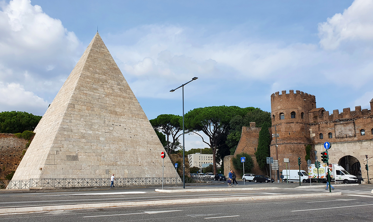 La Piramide di Caio Cestio: Riapertura straordinaria per un affascinante viaggio nella storia di Roma