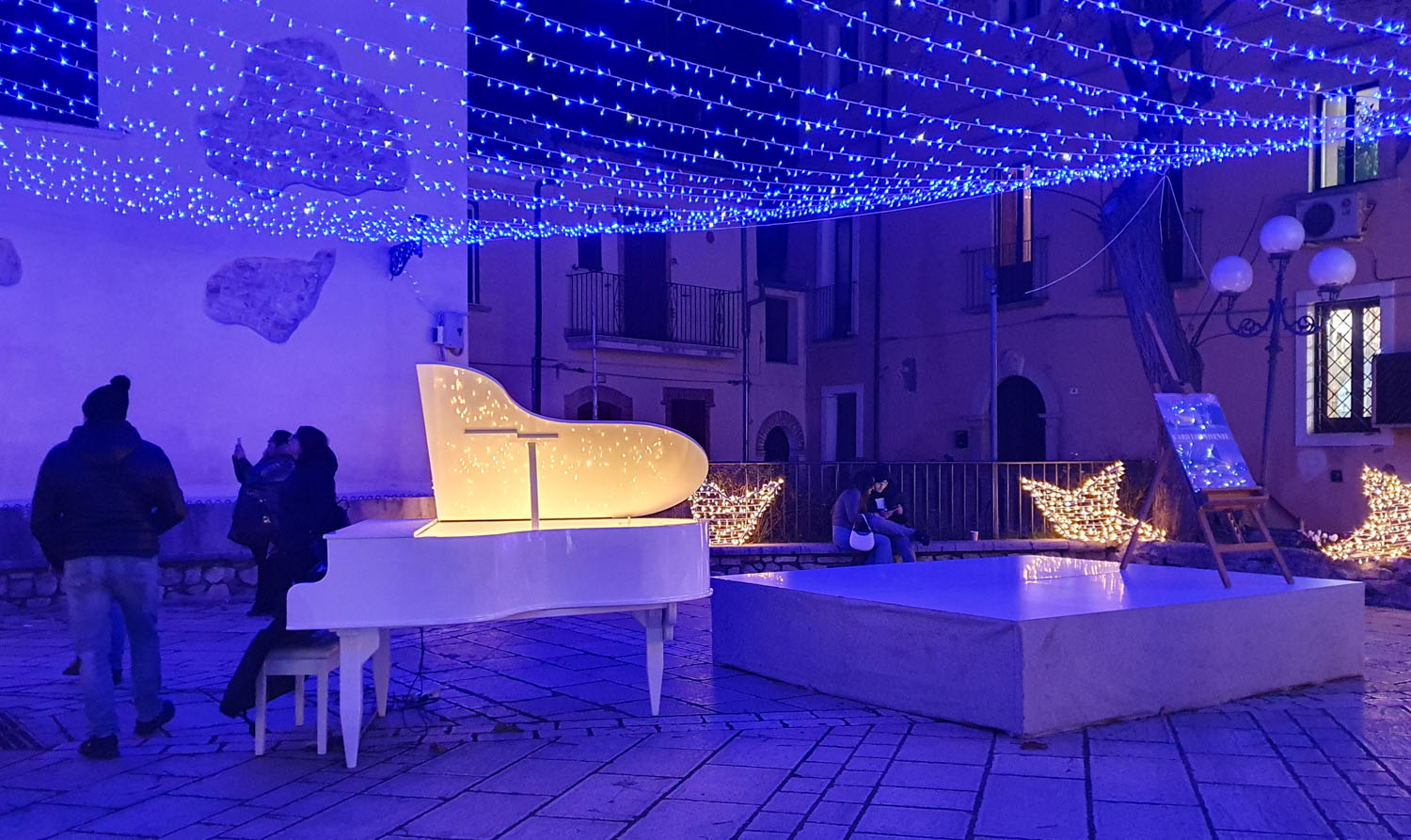 Magia di Luci a Larino, Molise: Il Natale si accende nel borgo
