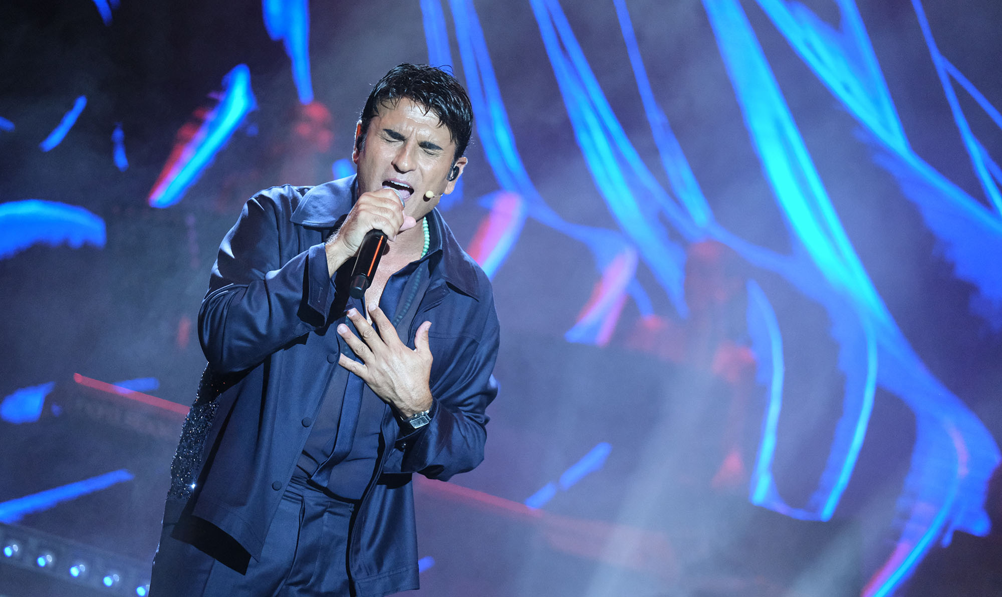 Italian singer, Sal Da Vinci performs live on stage during the “Stasera Che Sera” Summer Tour 2025” in Termoli, Italy. (Photo di Elena Vizzoca)