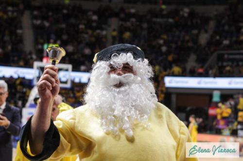 Babbo Natale alla partita della Liga Endesa ACB - Iberostar Tenerife vs Herbalife Gran Canaria
